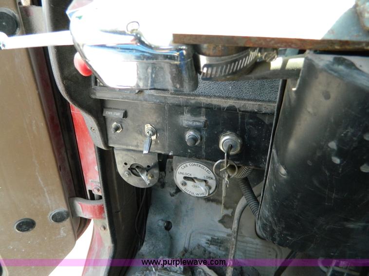 image for item G7934 1988 International S2500 semi truck