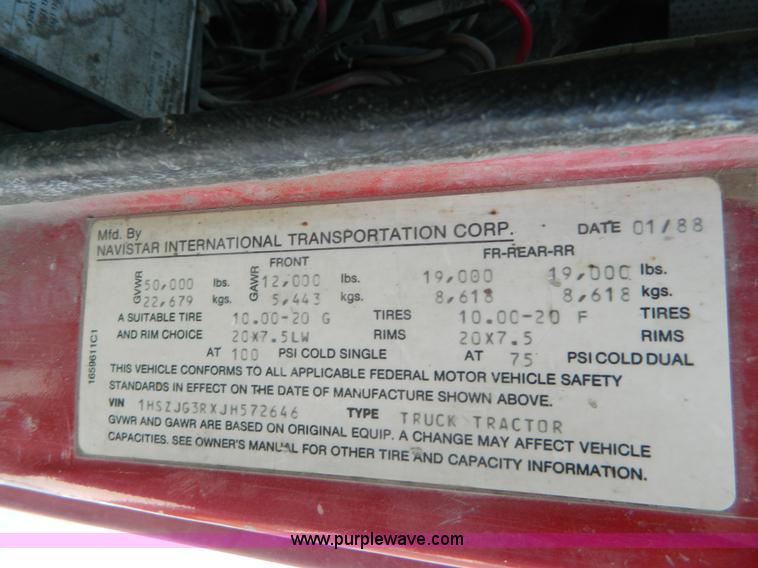 image for item G7934 1988 International S2500 semi truck