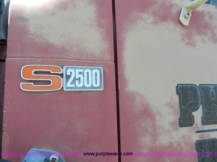 image for item G7934 1988 International S2500 semi truck