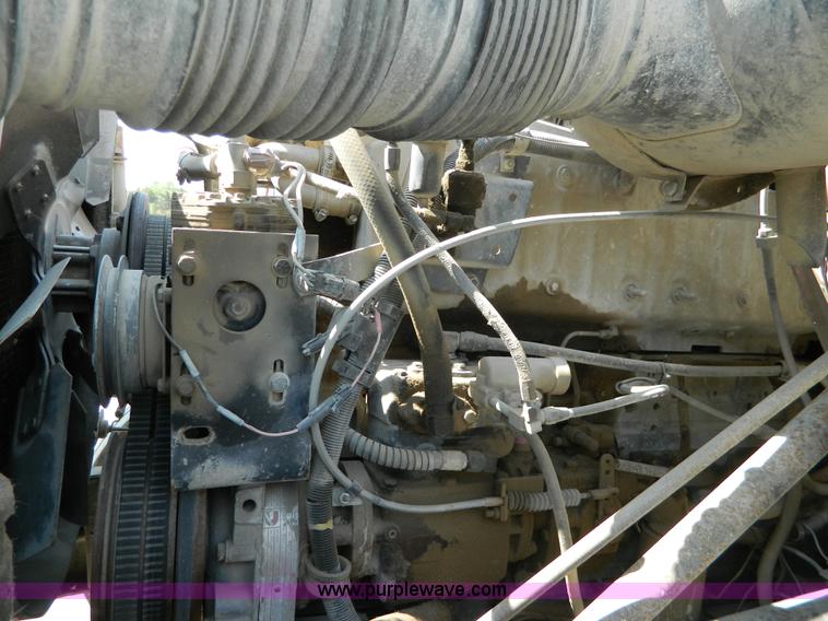 image for item G7934 1988 International S2500 semi truck