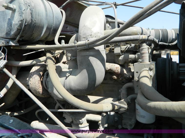 image for item G7934 1988 International S2500 semi truck