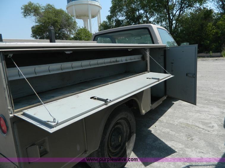 image for item G7935 1992 Chevrolet 2500 utility truck