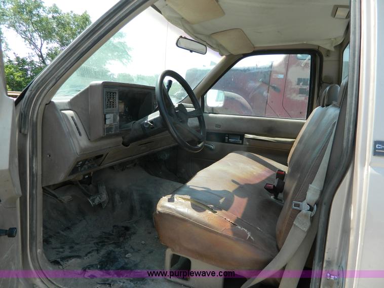 image for item G7935 1992 Chevrolet 2500 utility truck