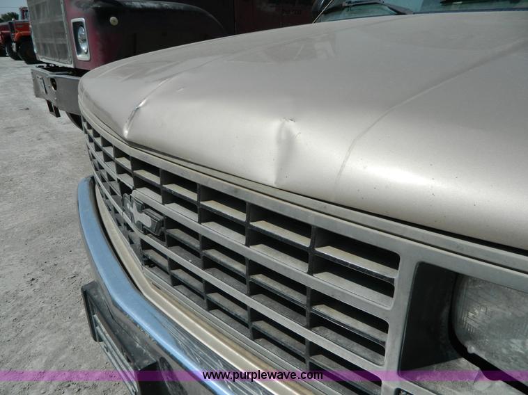 image for item G7935 1992 Chevrolet 2500 utility truck
