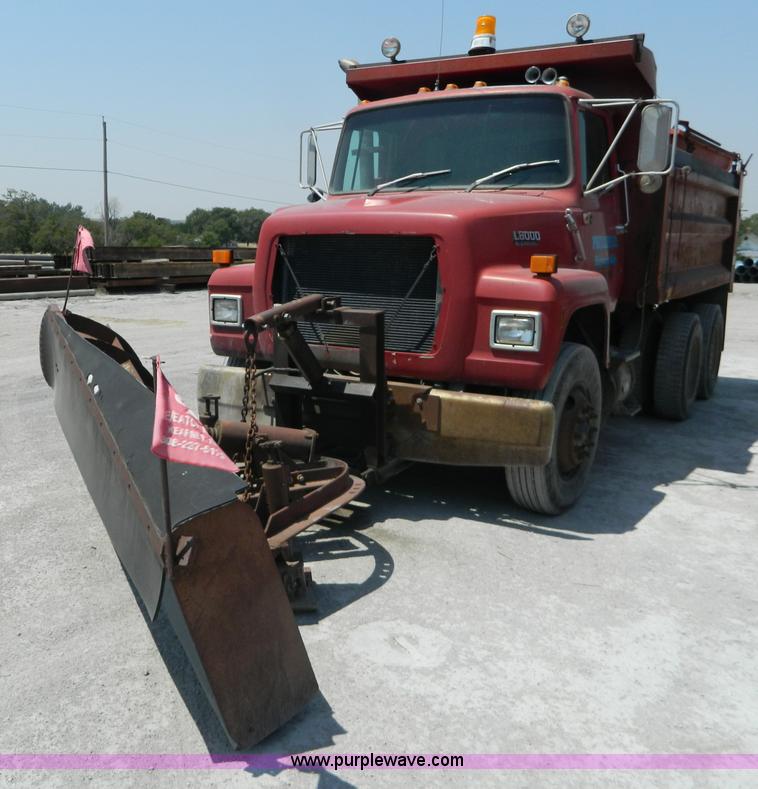 image for item G7936 1989 Ford LNT8000 dump truck