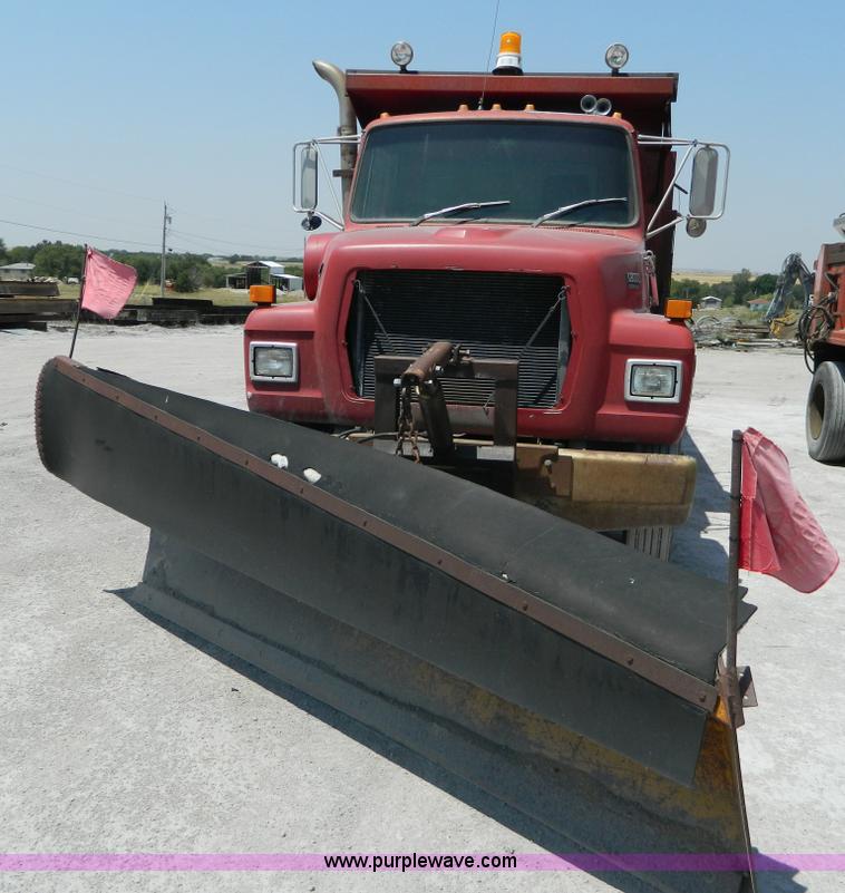 image for item G7936 1989 Ford LNT8000 dump truck