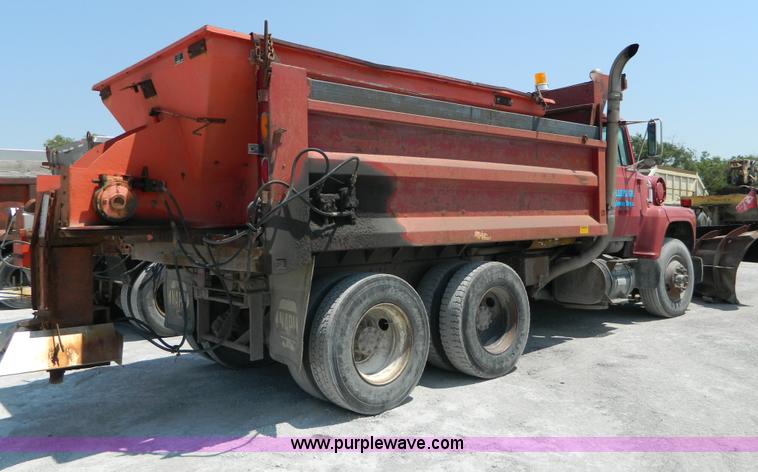 image for item G7936 1989 Ford LNT8000 dump truck