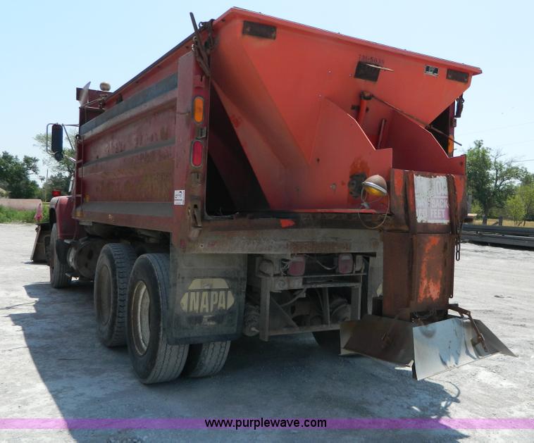 image for item G7936 1989 Ford LNT8000 dump truck