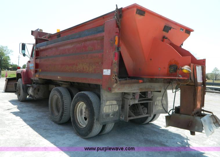image for item G7936 1989 Ford LNT8000 dump truck
