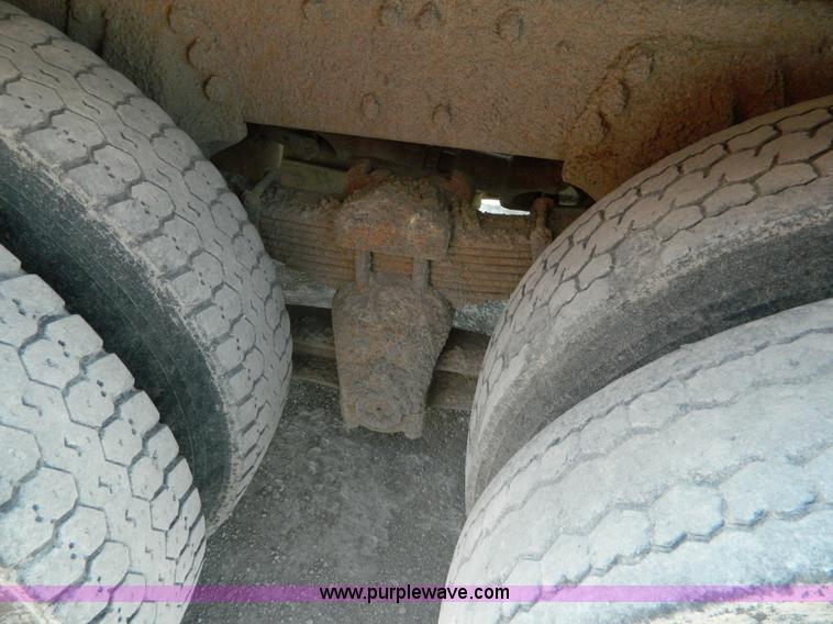 image for item G7936 1989 Ford LNT8000 dump truck