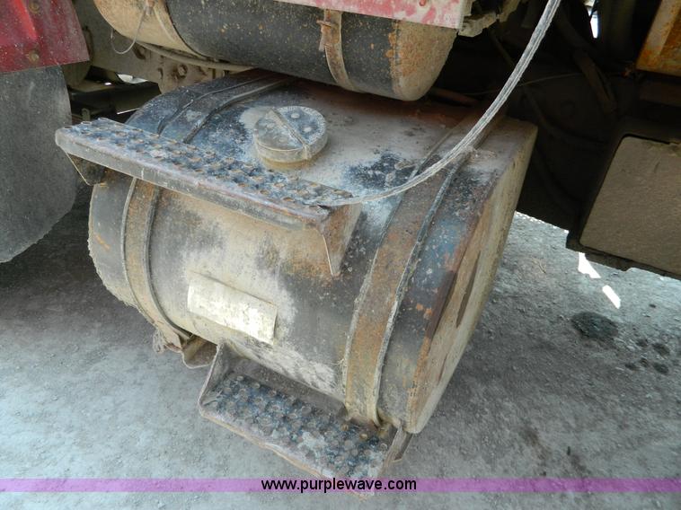 image for item G7936 1989 Ford LNT8000 dump truck