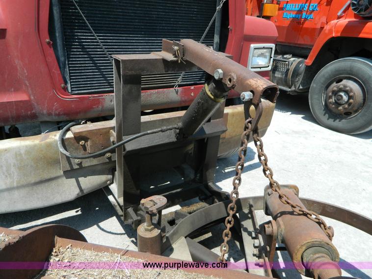 image for item G7936 1989 Ford LNT8000 dump truck