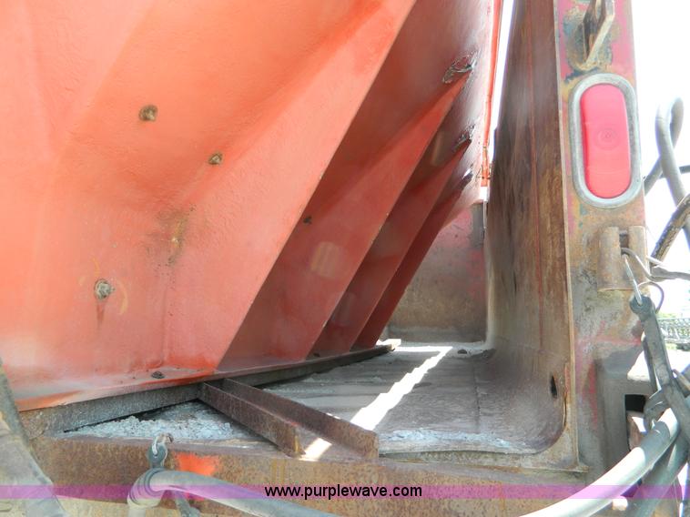 image for item G7936 1989 Ford LNT8000 dump truck