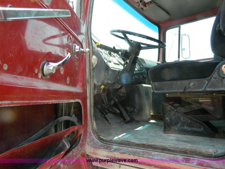 image for item G7936 1989 Ford LNT8000 dump truck