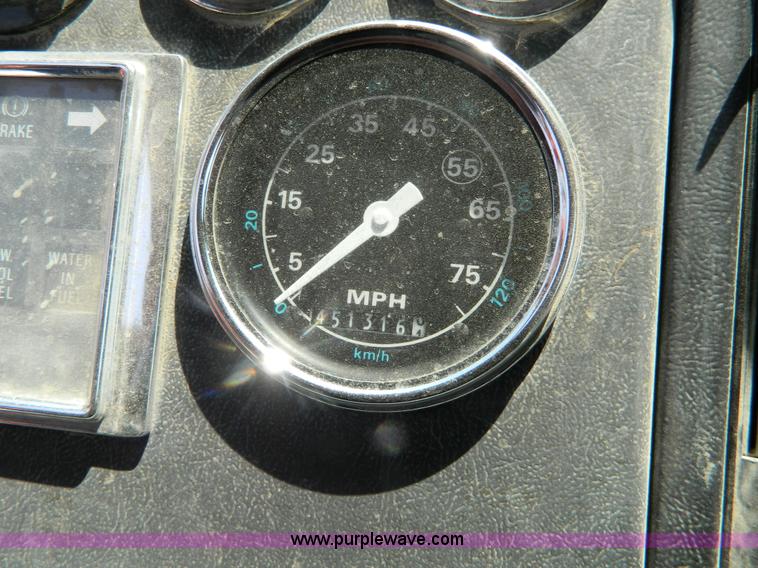 image for item G7936 1989 Ford LNT8000 dump truck