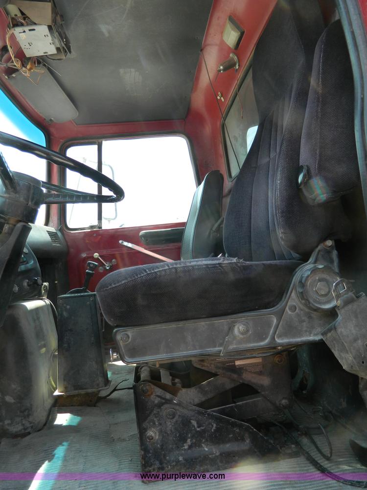 image for item G7936 1989 Ford LNT8000 dump truck