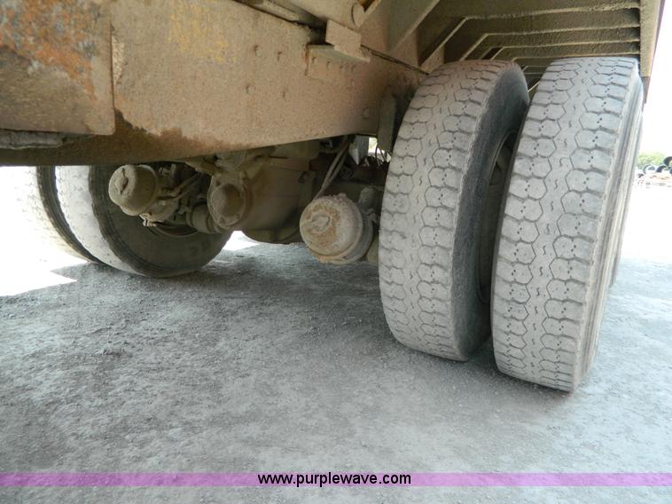 image for item G7936 1989 Ford LNT8000 dump truck