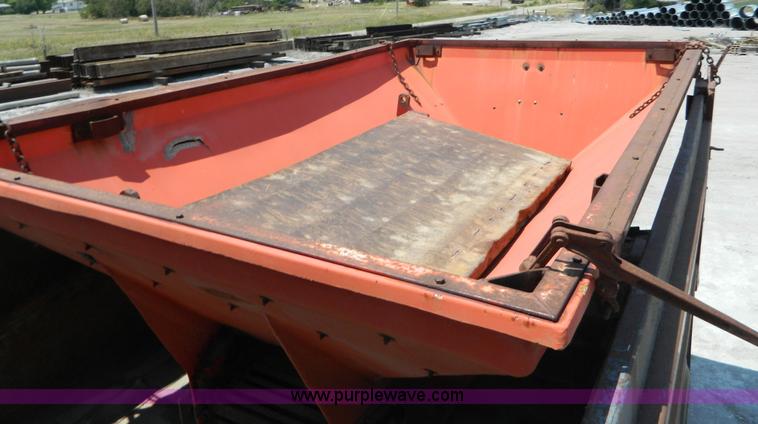 image for item G7936 1989 Ford LNT8000 dump truck