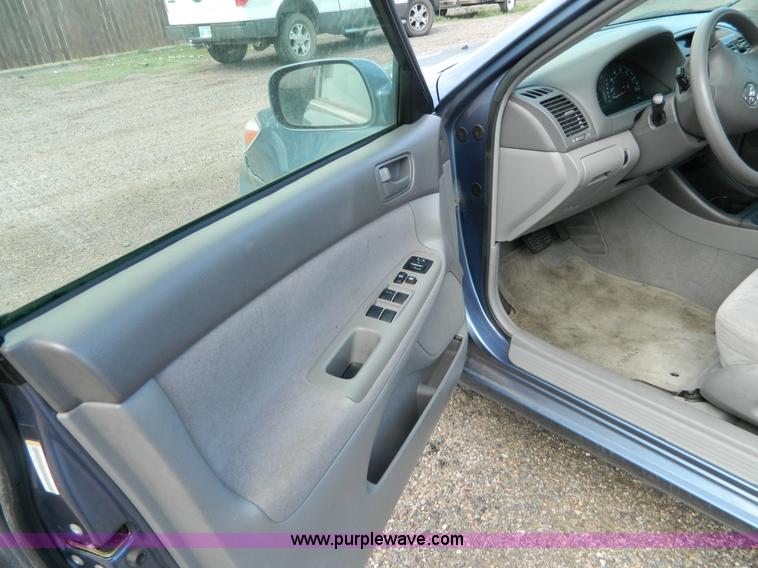 image for item G7939 2003 Toyota Camry LE