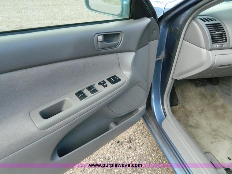 image for item G7939 2003 Toyota Camry LE