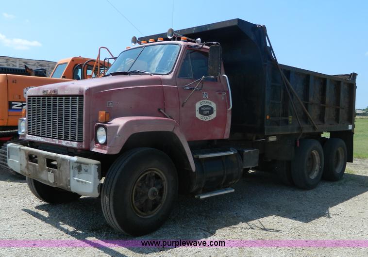 image for item G7946 1985 GMC Brigadier dump truck