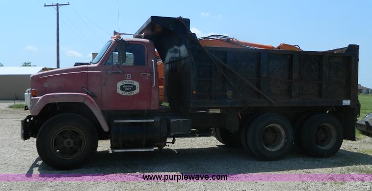 image for item G7946 1985 GMC Brigadier dump truck