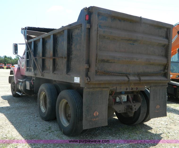 image for item G7946 1985 GMC Brigadier dump truck