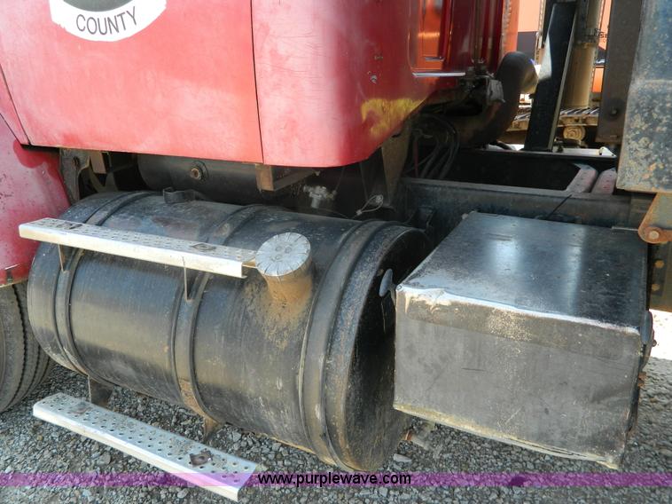 image for item G7946 1985 GMC Brigadier dump truck