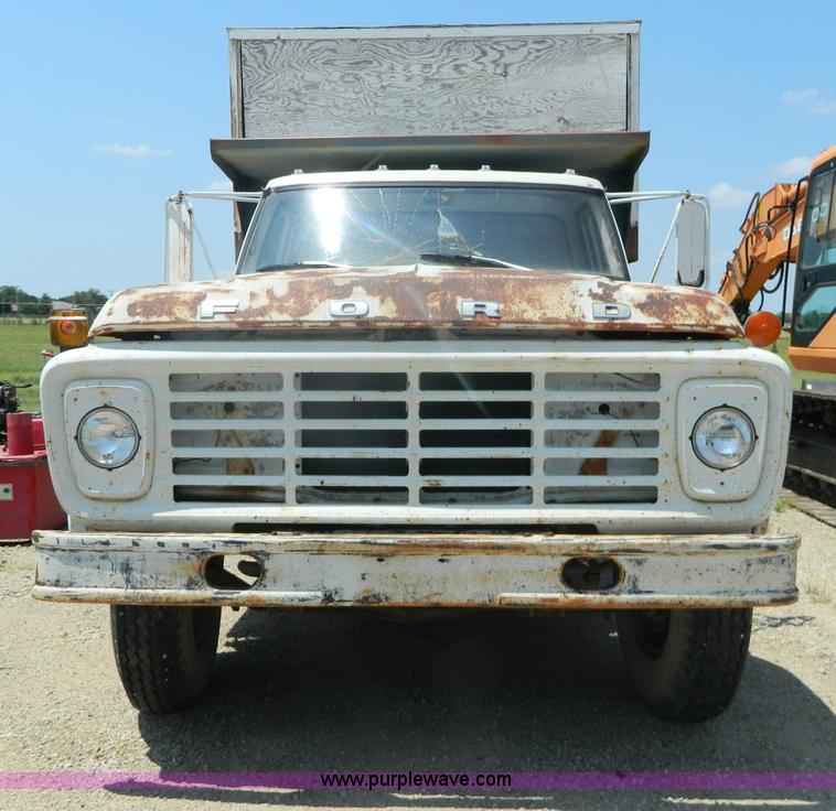 image for item G7948 1978 Ford F600 dump truck