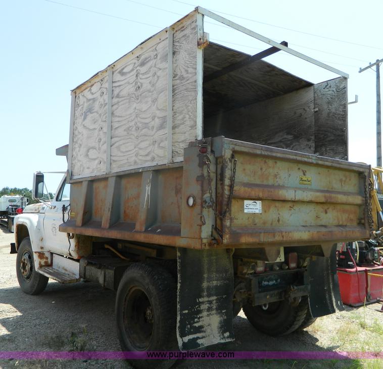 image for item G7948 1978 Ford F600 dump truck