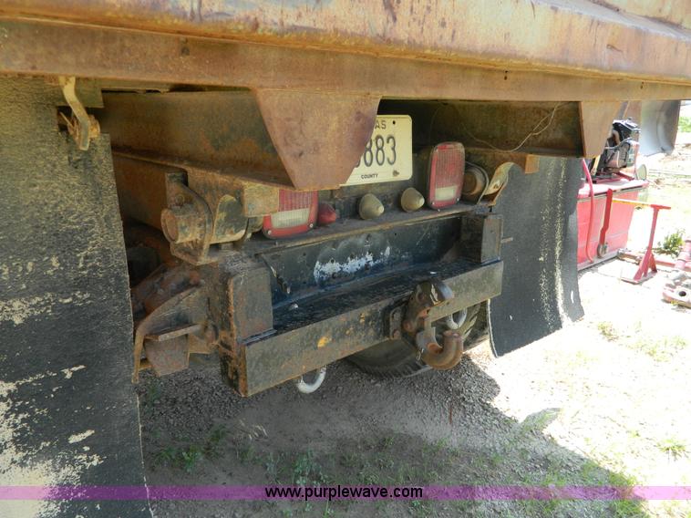 image for item G7948 1978 Ford F600 dump truck