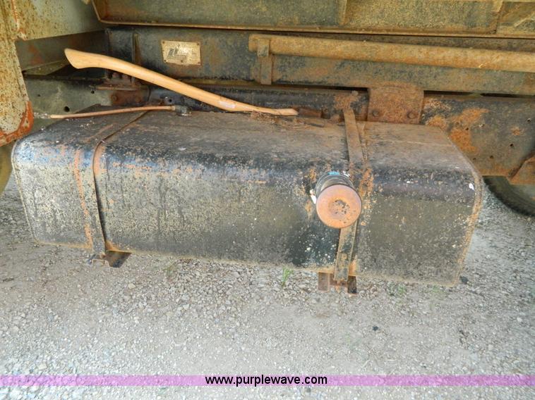 image for item G7948 1978 Ford F600 dump truck