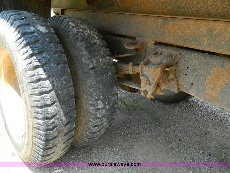 image for item G7948 1978 Ford F600 dump truck