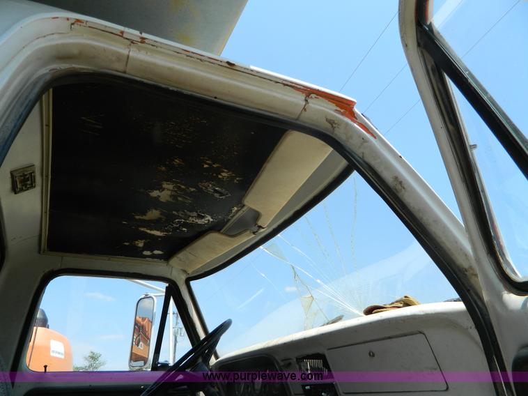 image for item G7948 1978 Ford F600 dump truck