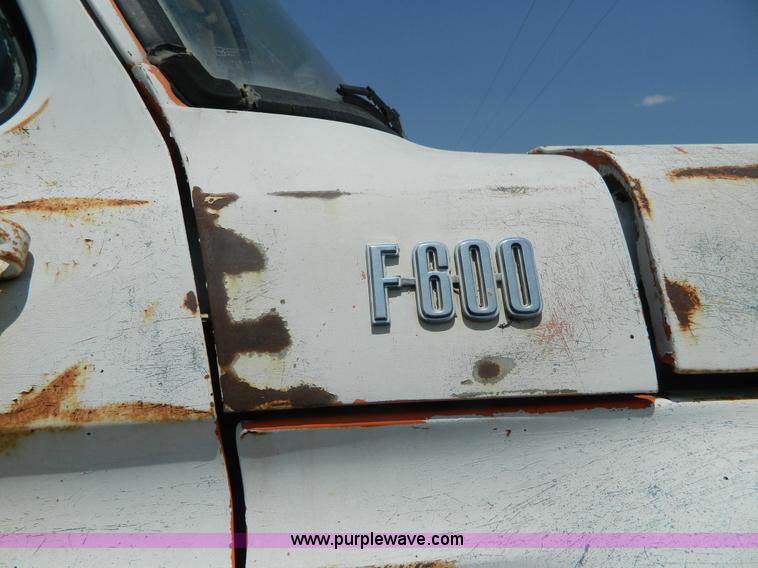 image for item G7948 1978 Ford F600 dump truck