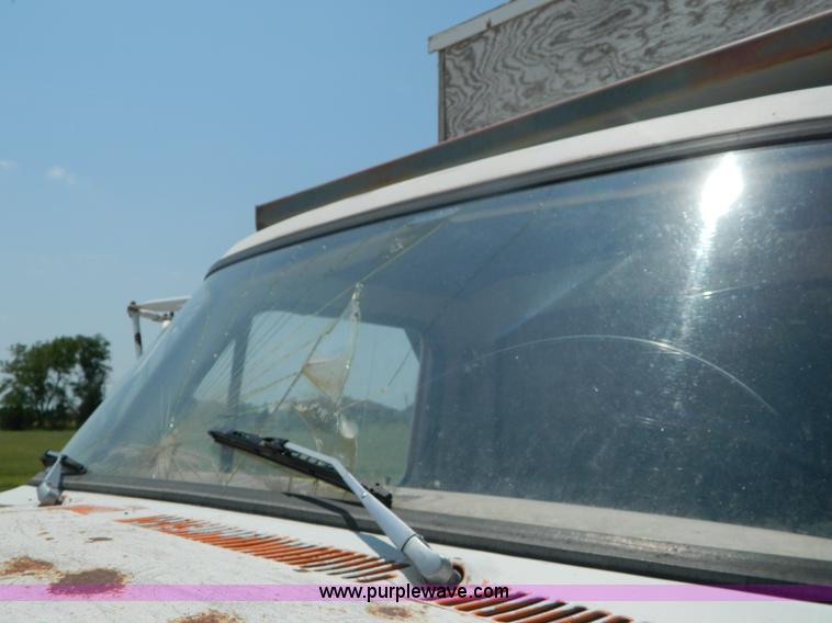 image for item G7948 1978 Ford F600 dump truck