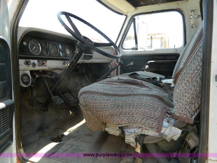 image for item G7948 1978 Ford F600 dump truck