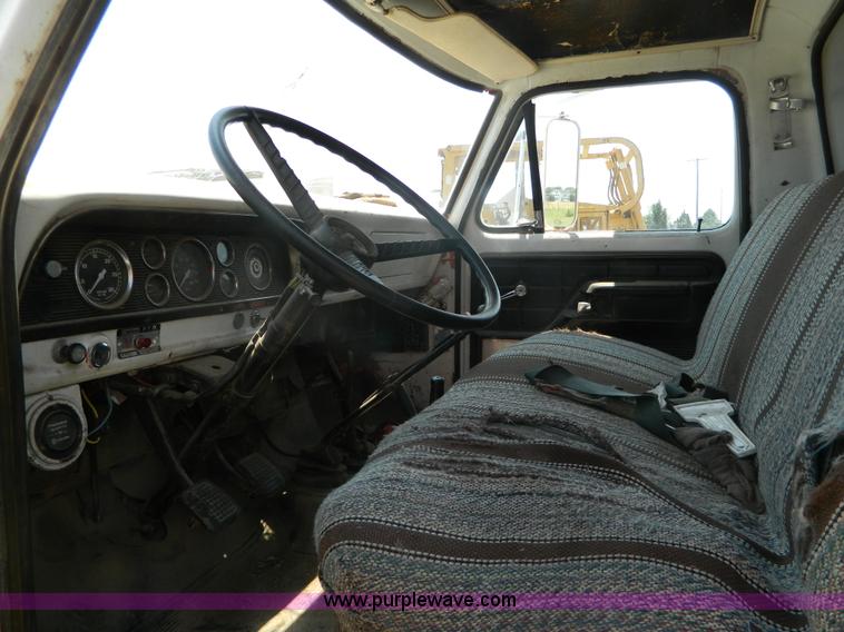 image for item G7948 1978 Ford F600 dump truck