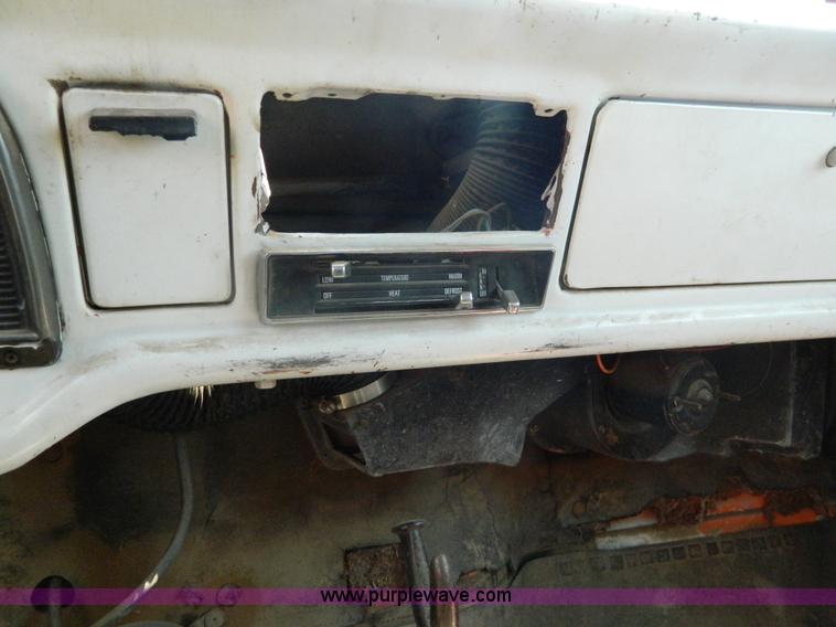 image for item G7948 1978 Ford F600 dump truck