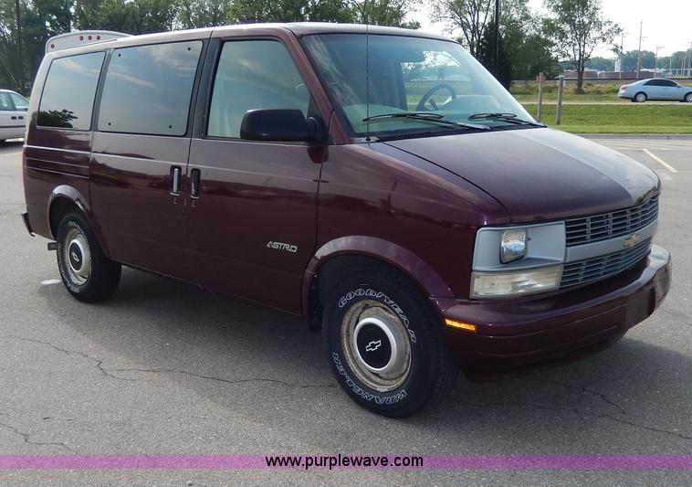 image for item H3021 1996 Chevrolet Astro van