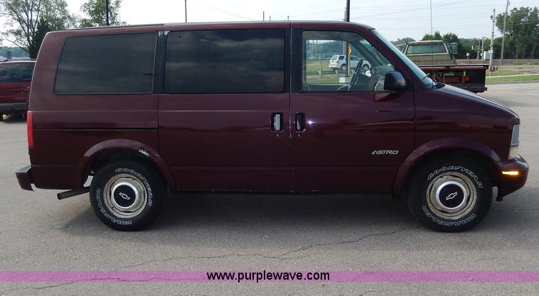 image for item H3021 1996 Chevrolet Astro van