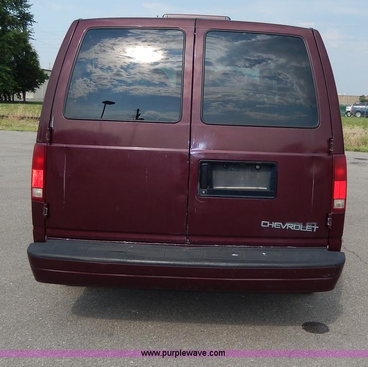 image for item H3021 1996 Chevrolet Astro van