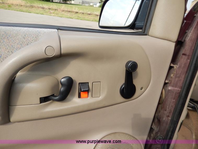 image for item H3021 1996 Chevrolet Astro van