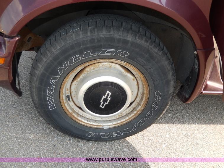 image for item H3021 1996 Chevrolet Astro van