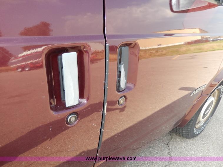 image for item H3021 1996 Chevrolet Astro van