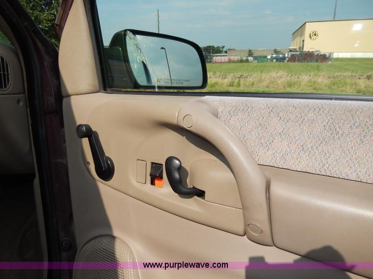 image for item H3021 1996 Chevrolet Astro van