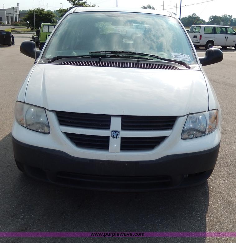 image for item H3022 2006 Dodge Caravan SE van