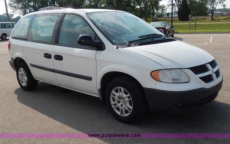 image for item H3022 2006 Dodge Caravan SE van