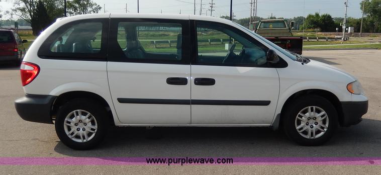 image for item H3022 2006 Dodge Caravan SE van