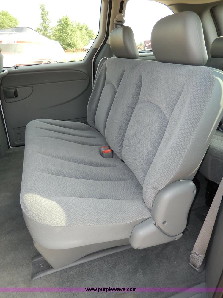 image for item H3022 2006 Dodge Caravan SE van